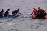 台湾四人钓鱼之旅：船身被巨浪掀翻，一人下落不明